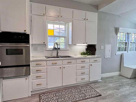 3rd image of 503 N Elm St