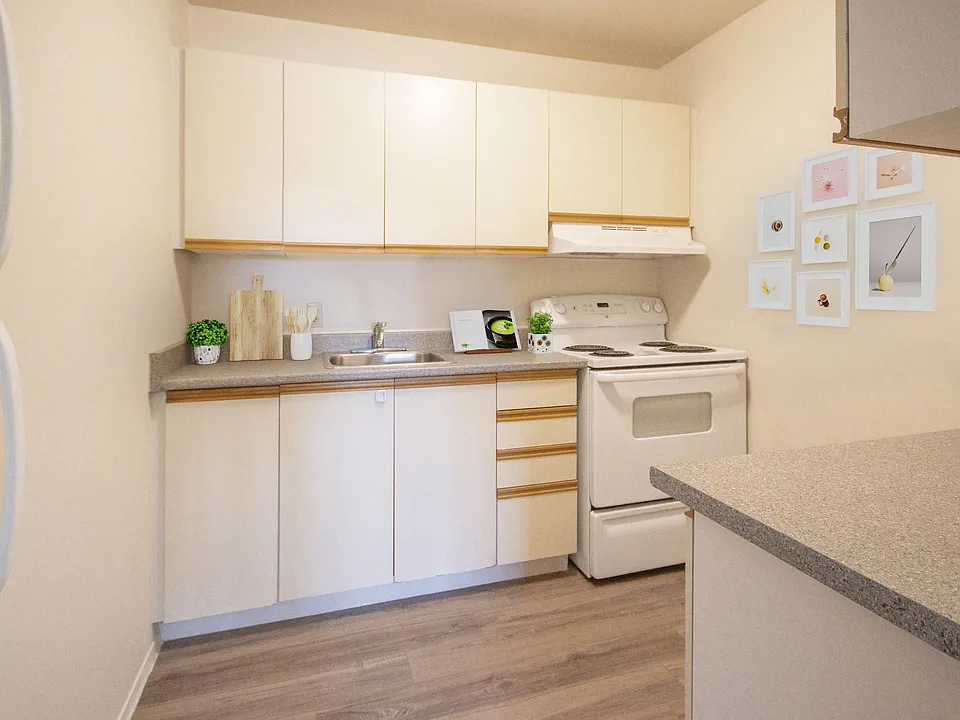 101 Pembridge Cres