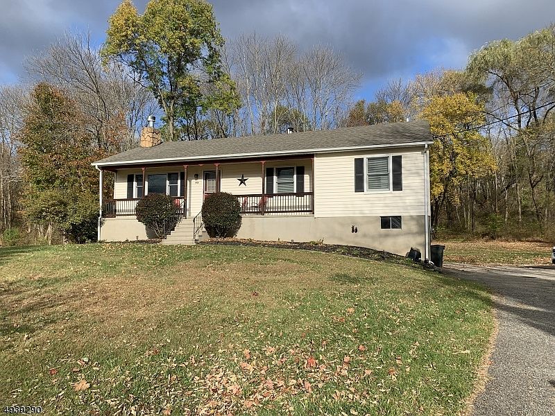 2nd image of 42 Davis Rd