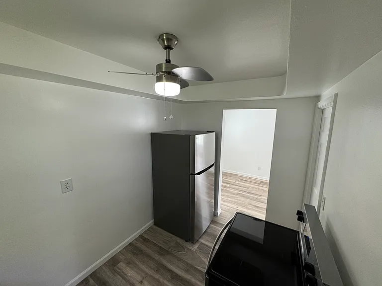 1411 Eastwood Ave — Photo 22