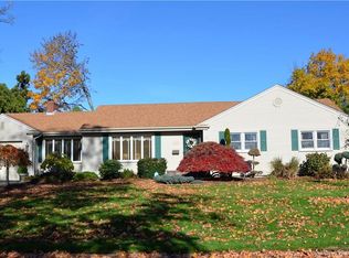 14 Ralls Dr, Cranston, RI 02920