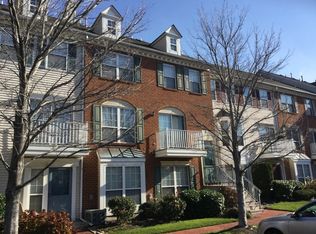 5 Crabapple Ct #52P, Jersey City, NJ 07305