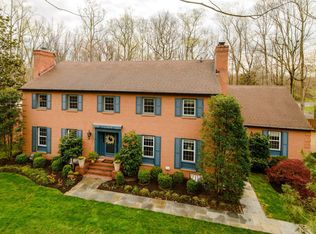 8930 Glenbrook Rd, Fairfax, VA 22031