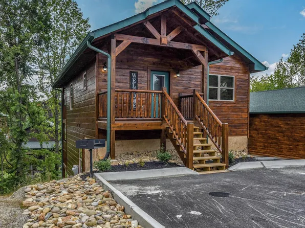 1646 Falls Way, Pigeon Forge, TN 37863