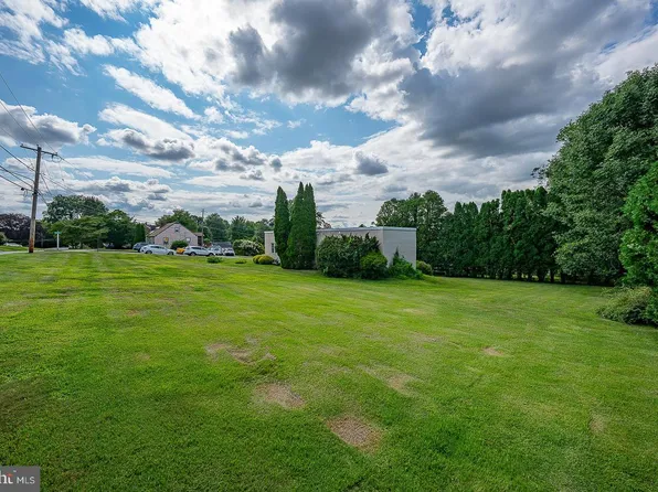 1416 Steel Rd, Havertown, PA 19083