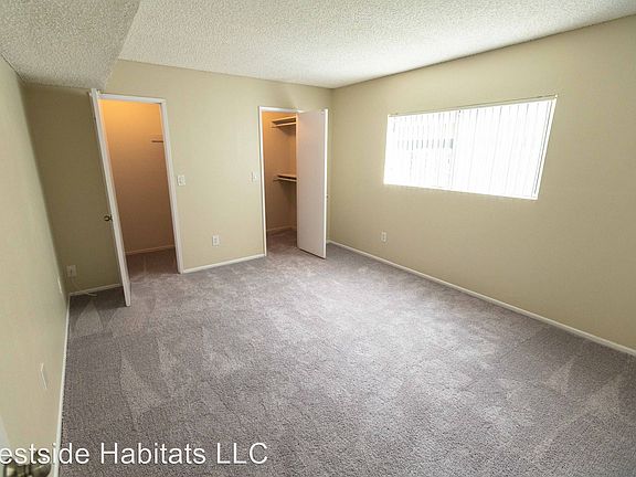 5th image of 25016 Walnut St APT 25