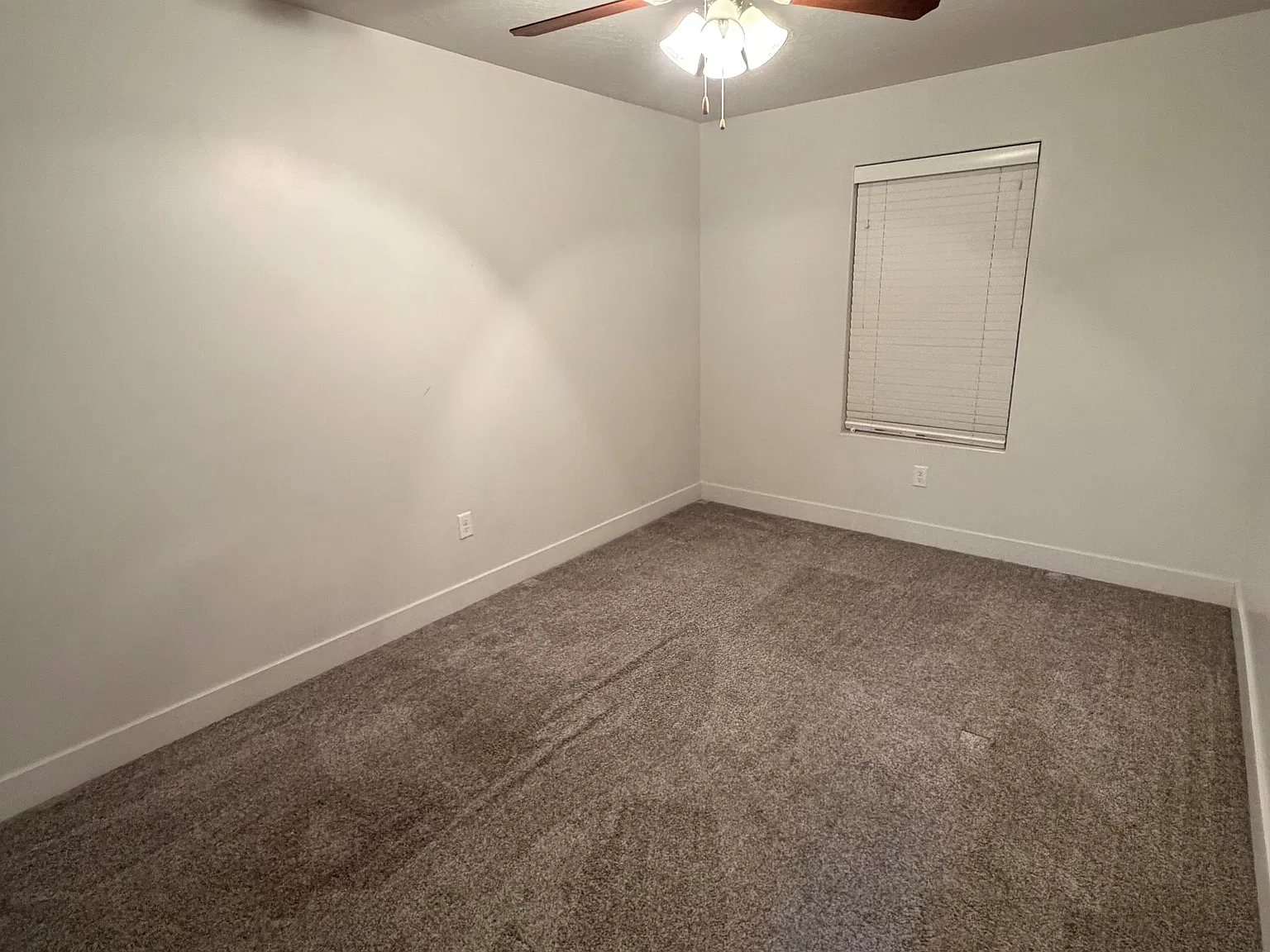 3 bed, 2.5 bath, 1644 sqft, $2,000 — Photo 4