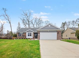 3816 Lyndon Ln, Waterford, MI 48329