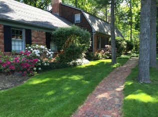 25 Cherry Tree Ln, Orchard Park, NY 14127
