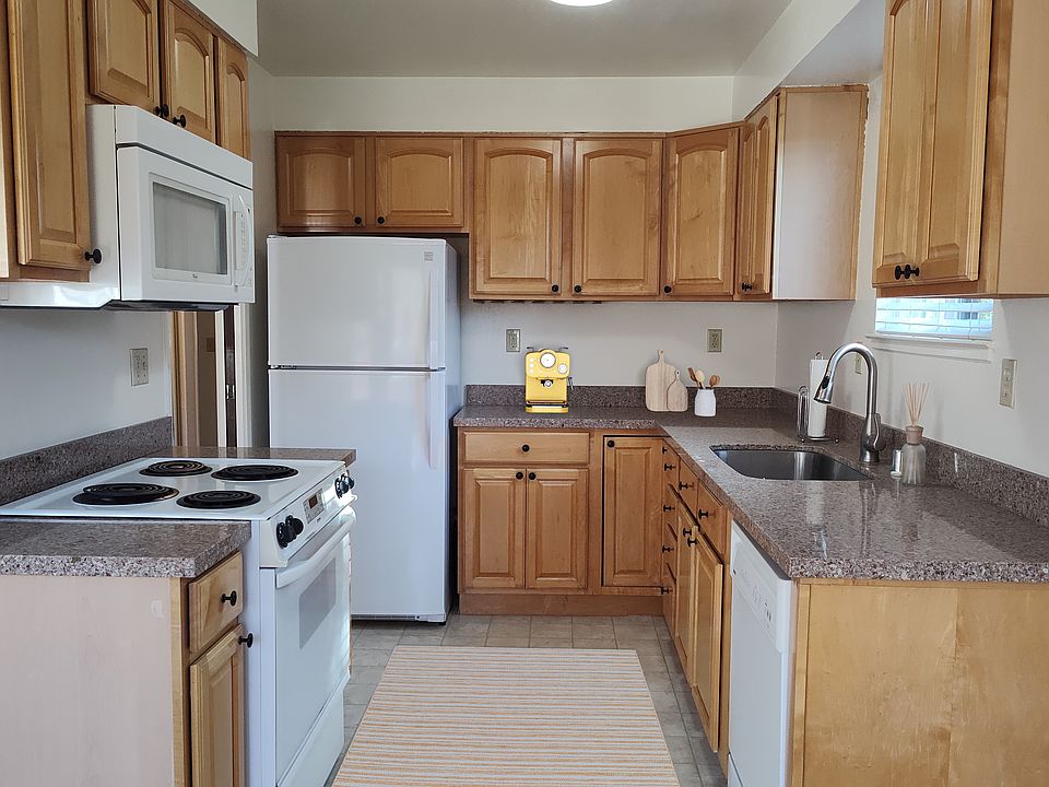 2nd image of 2 Grass Ct #10