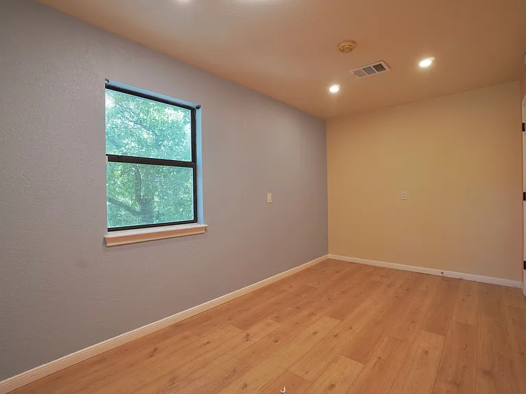 8 Woodhollow Trl — Photo 43