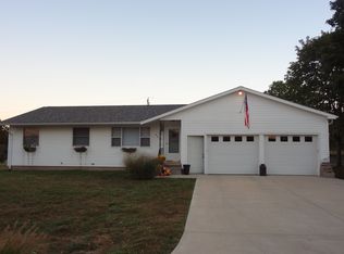 301 Dosher St, Congerville, IL 61729