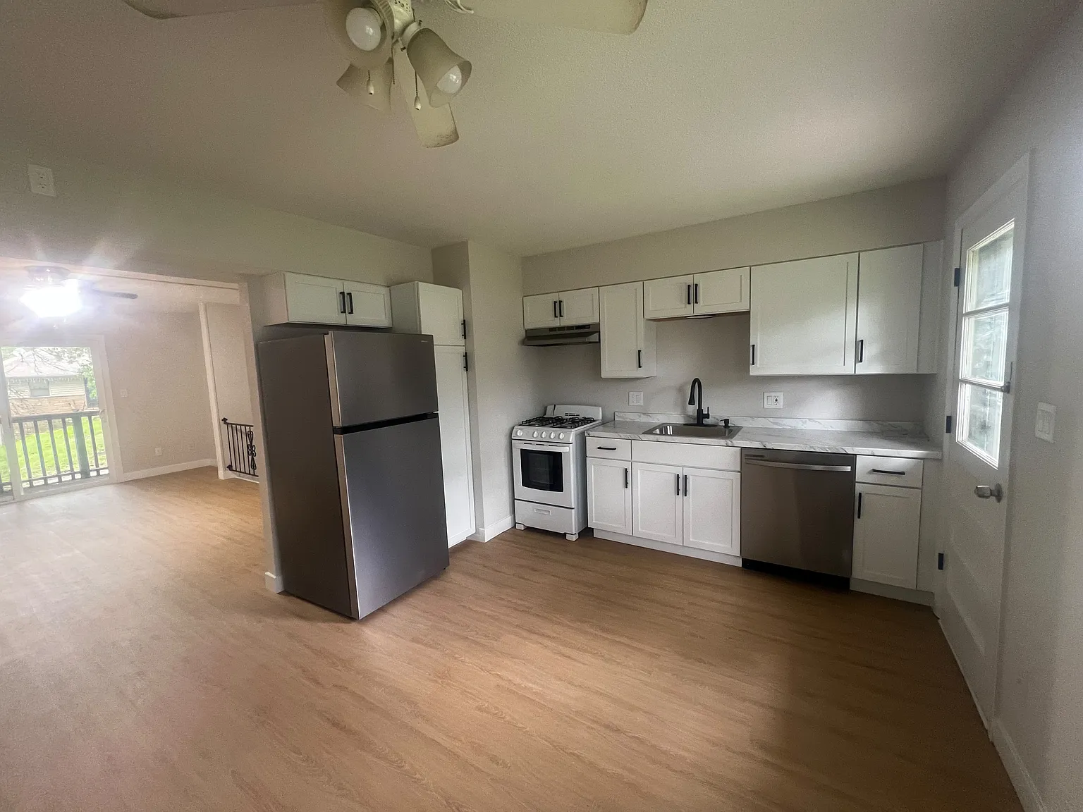 3 bed, 1576 sqft, $1,800 — Photo 2