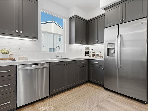 4th image of 30 Wisteria St