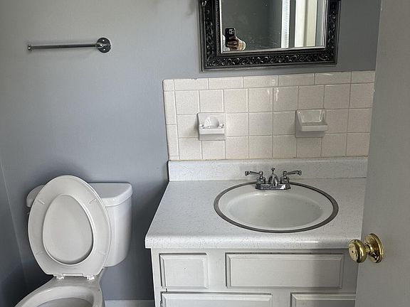 5th image of 905 Flanders Ln