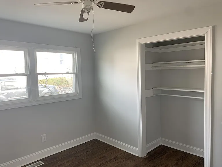 Middle bedroom