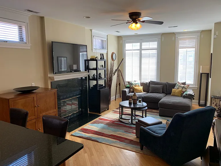 1852 W Armitage Ave #2 — Photo 2