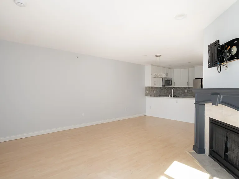 8989 Hudson St #409 — Photo 18