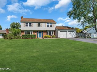 13 Maxwell Ln, Manalapan, NJ 07726