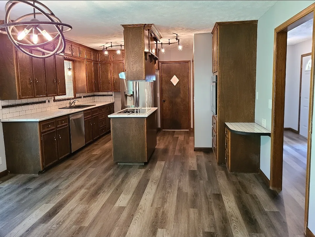 1321 N Peterson Ave — Photo 4