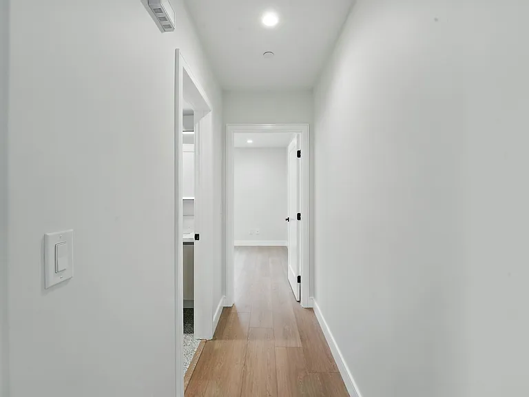 8234 Blackburn Ave #8236-1/2 — Photo 9