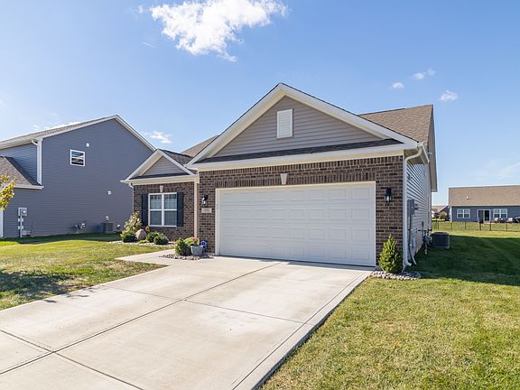3rd image of 372 Thistlewood Dr
