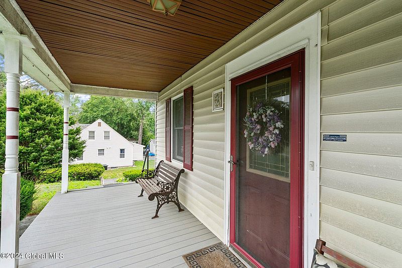 5th image of 282 Schoolhouse Road