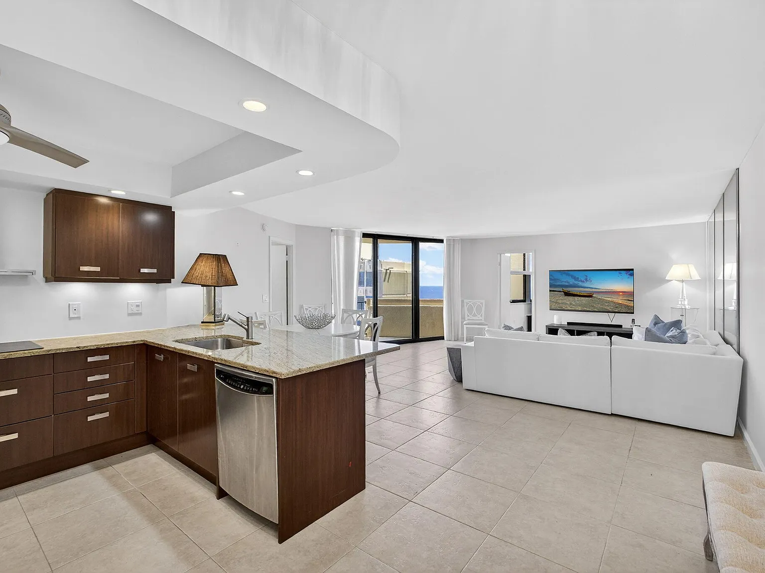 2 bed, 2.0 bath, 1219 sqft, $5,500 — Photo 4