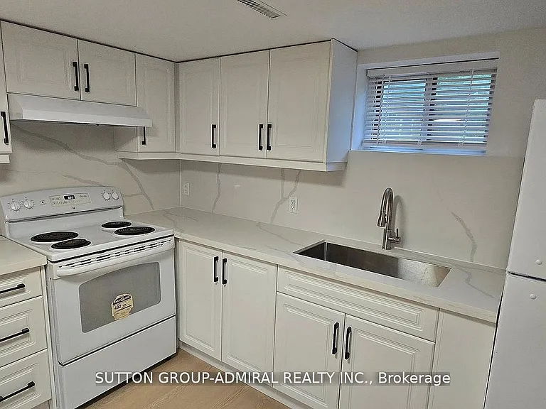19 Tobruk Cres #BASEMENT — Photo 5