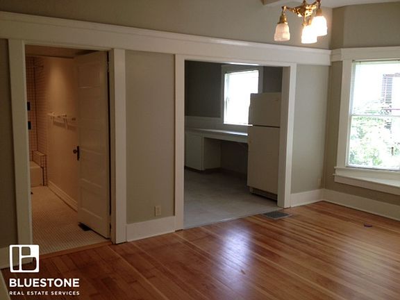 5th image of 1540 SE Ladd Ave APT B