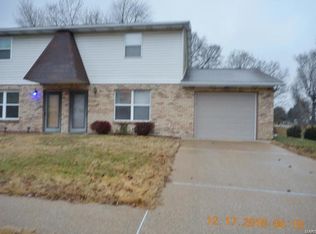 518 Bargraves Blvd #B, Troy, IL 62294