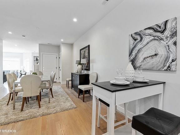 5th image of 6325 N Richmond St #3S