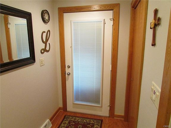 4th image of 3492 Melvin Dr N