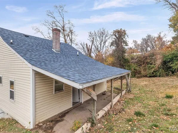 774 Cedar St, Chester, IL 62233
