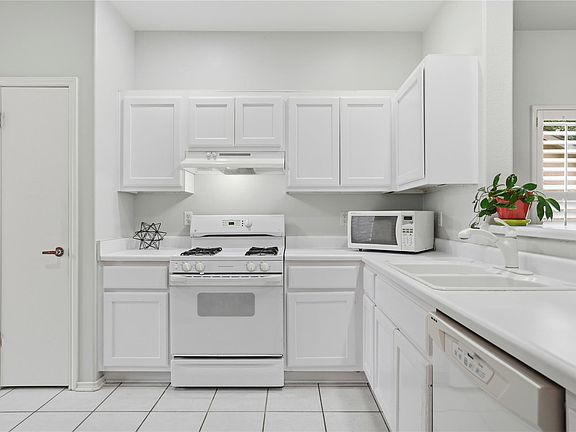 4th image of 117 Whitewing Way