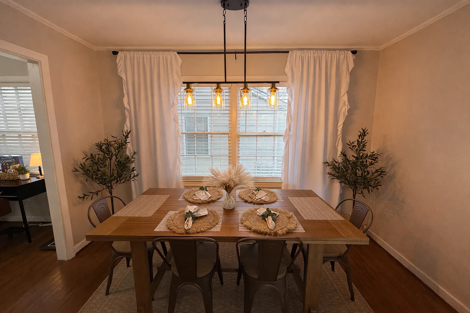 Fully Furnished Midtown Home | Utilities Included | Flexible Lease — Photo 3