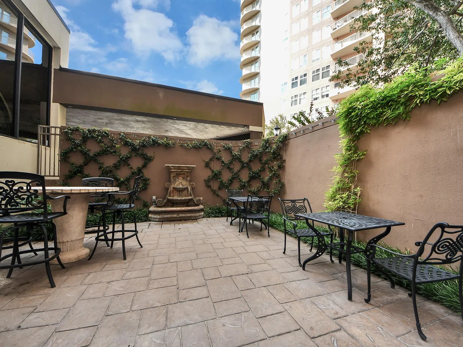 2 bed, 2.0 bath, $2,100 — Photo 4