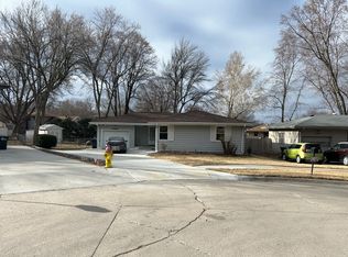 11413 T Cir, Omaha, NE 68137