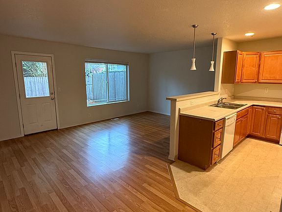 5th image of 2612 19th Ave Unit B