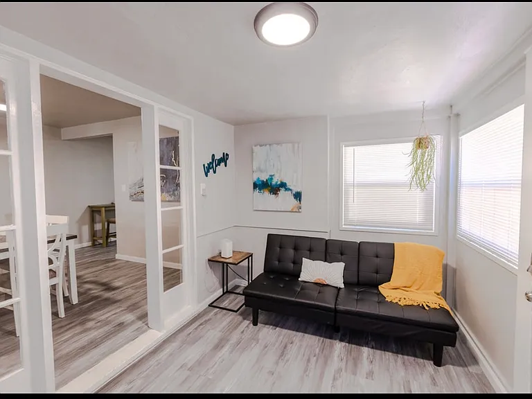 318 W Florinda St #A — Photo 10