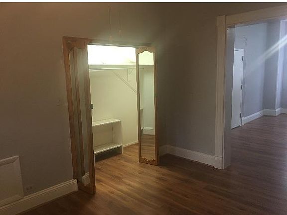 Walk in closet 