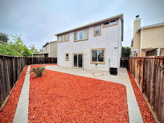 3rd image of 215 Cannikin Ct