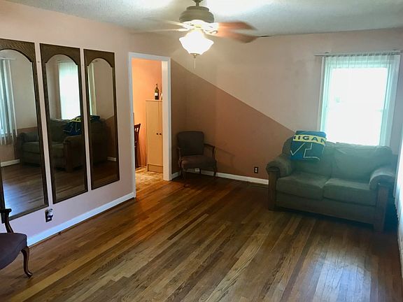 5th image of 7101 E 104th St