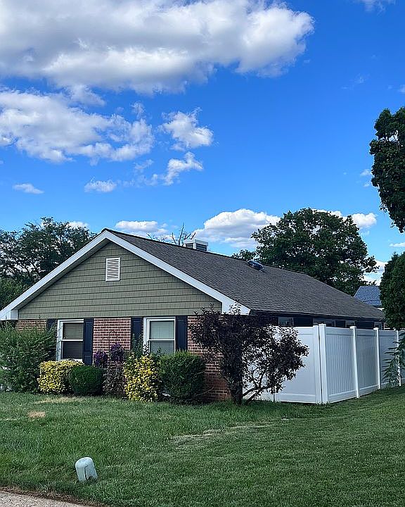 2nd image of 62 Petunia Ln