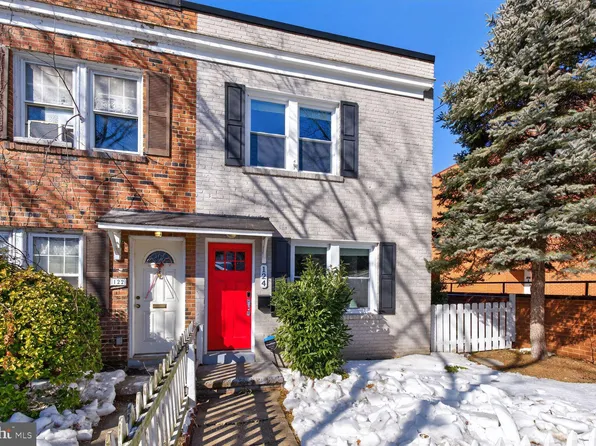 124 Baggett Pl, Alexandria, VA 22314