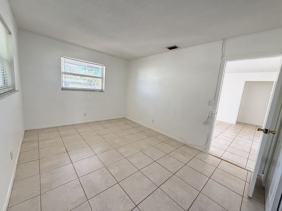 5th image of 602 SW 5th Ave