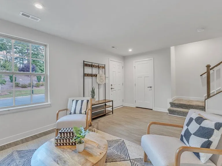 1011 Tannin Dr — Photo 5