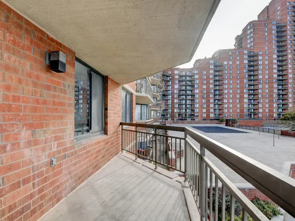 232 Harmon Cove Tower image 13 of 46