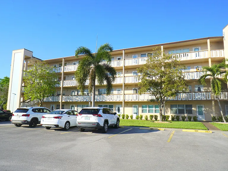 401 Southampton Dr #A-401 — Photo 36