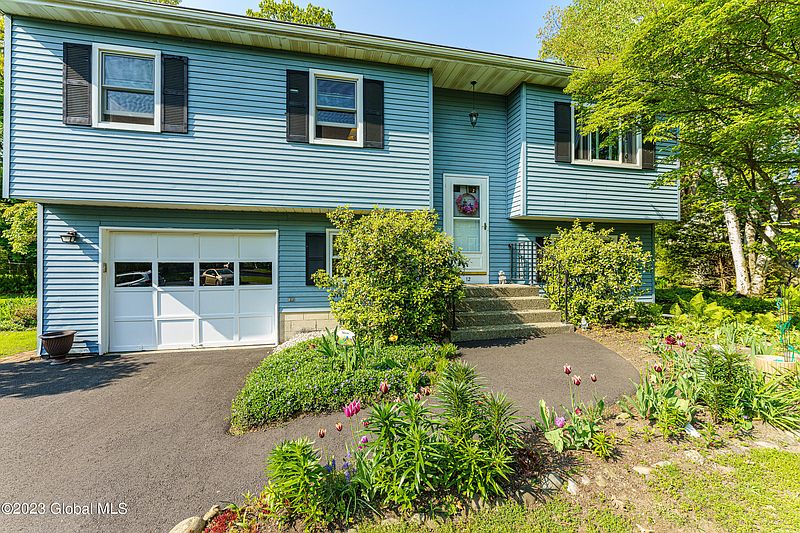 2nd image of 12 Valley View Drive